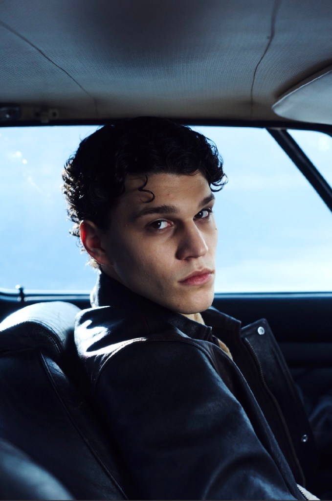 NICOLÒ FILIPPUCCI: il nuovo singolo “TUTTE LE RAGAZZE VOGLIONO CANZONI D’AMORE”