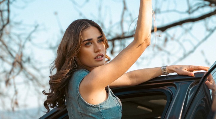 CLARA – ESCE IL NUOVO SINGOLO “PRIMADONNA”