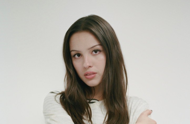 OLIVIA RODRIGO eguaglia Taylor Swift: “you seem pretty sad for a girl so in love” è l’album di un’artista femminile con più stream al debutto su Spotify